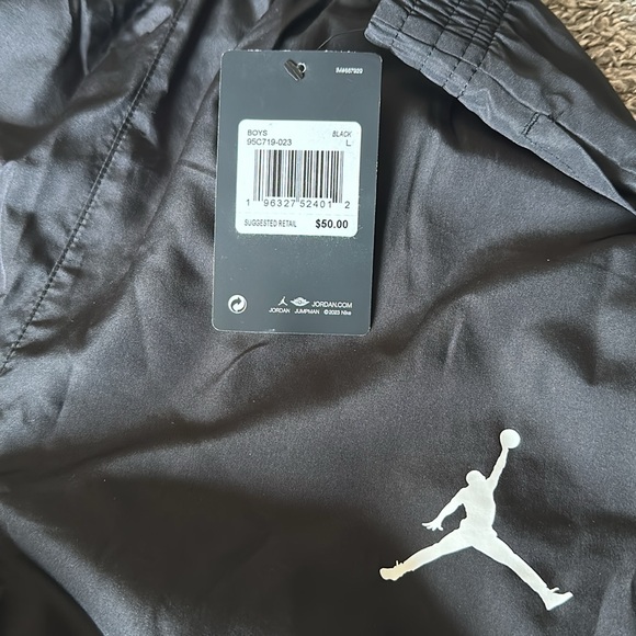 Boys black Jordan wind pants. Size Large. - Picture 2 of 3